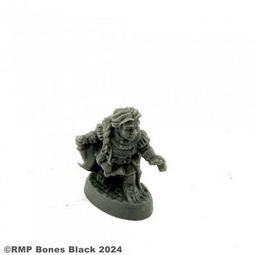MOLLY COPPERPOT, HALFLING ROGUE